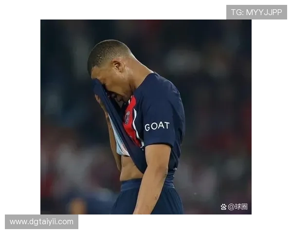 10号足球明星因伤缺席重要比赛球迷心痛期待早日复出 10号足球明星因伤缺席重要比赛球迷心痛期待早日复出