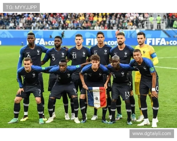 世界足球场上的黑人明星球员盘点与成就分析